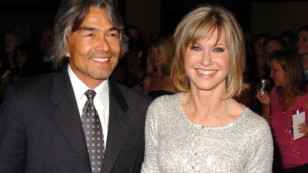 ¿El novio de Olivia Newton-John apareció tras ser declarado muerto?