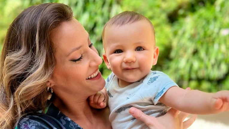 El original disfraz de Luca, el hijo de Fabián Cubero y Mica Viciconte, para festejar el cumple de su abuela.