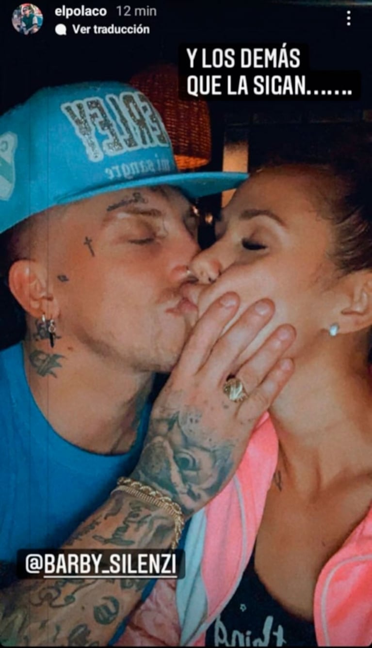 El Polaco compartió una foto apasionada con Barby Silenzi con un fuerte mensaje para sus detractores: "Y los demás, que la sigan..."