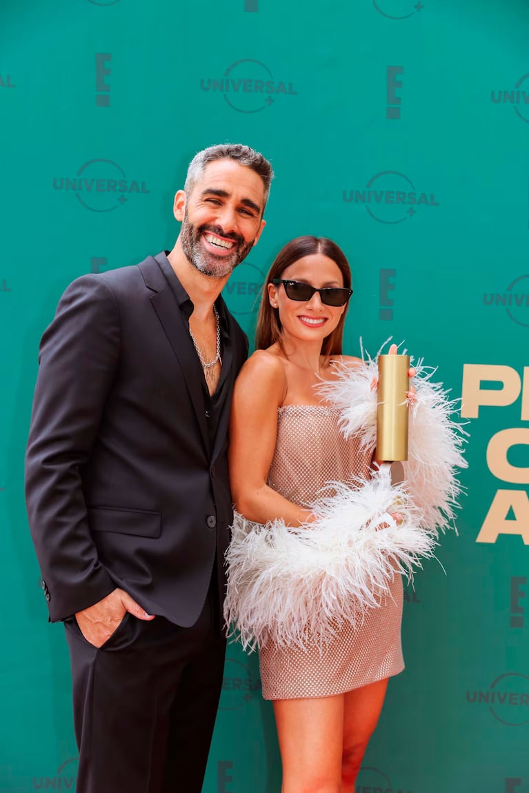 El Pollo Álvarez y Tefi Russo en los People's Choice Awards, en febrero de 2024.