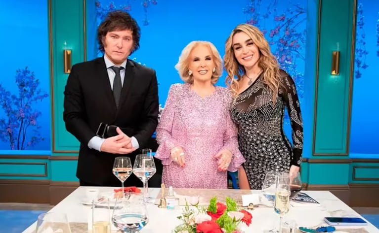 El presidente de la Nación Javier MIlei con Mirtha Legrand y Fátima Flores (Foto: eltrece)