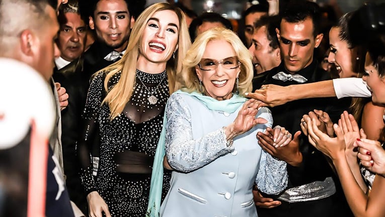 El público enloqueció con la llegada de Mirtha.