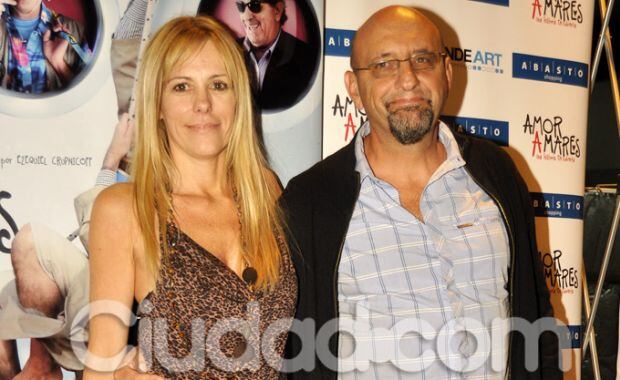 El Puma Goity asistió al estreno junto a su mujer (Foto: Jennifer Rubio). 