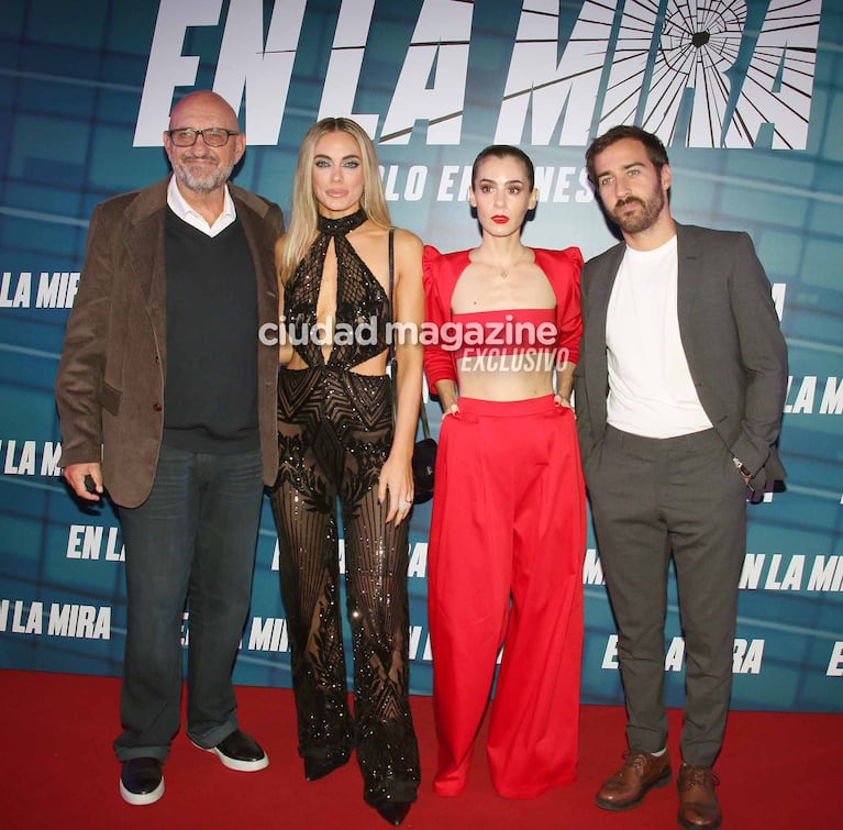 El Puma Goity, Emilia Attias  y Nicolás Francella en la premiere de En la mira (2022) (Foto: Movilpress)