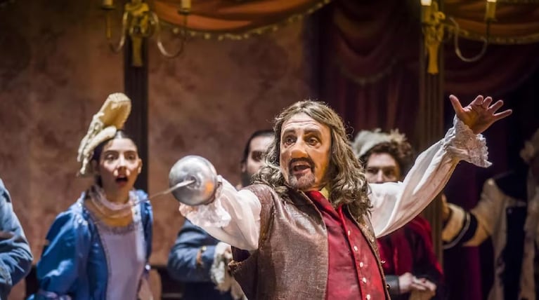 El Puma Goity, en "Cyrano de Bergerac". (Foto: Teatro General San Martín/Carlos Furman)