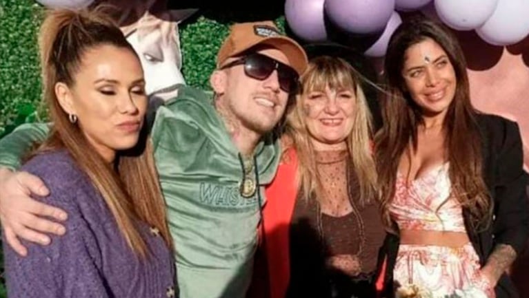 El reencuentro de Barby SIlenzi y Valeria Aquino en el cumpleaños de la hija del Polaco.