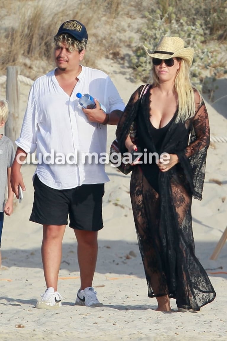 El relax vip de Wanda Nara con sus hijos en Formentera: curvas, playa y un look súper despampanante