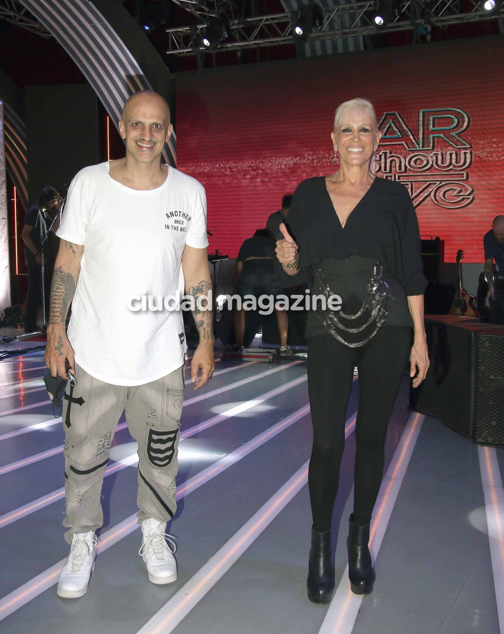 El show de Valeria Lynch con su novio, Mariano Gabriel Martínez y su hija, Tais. Foto: Movilpress