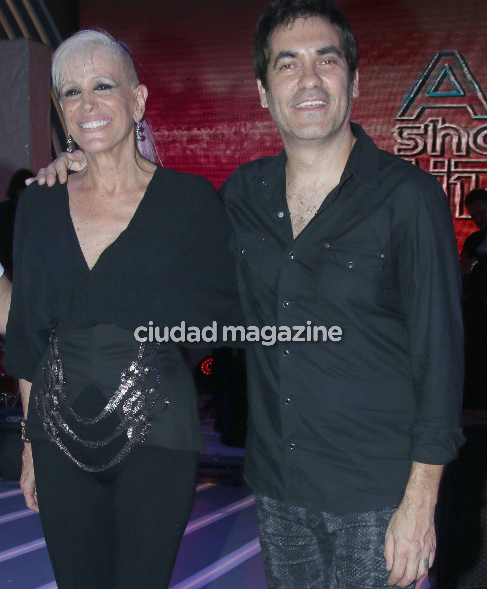 El show de Valeria Lynch con su novio, Mariano Gabriel Martínez y su hija, Tais. Foto: Movilpress