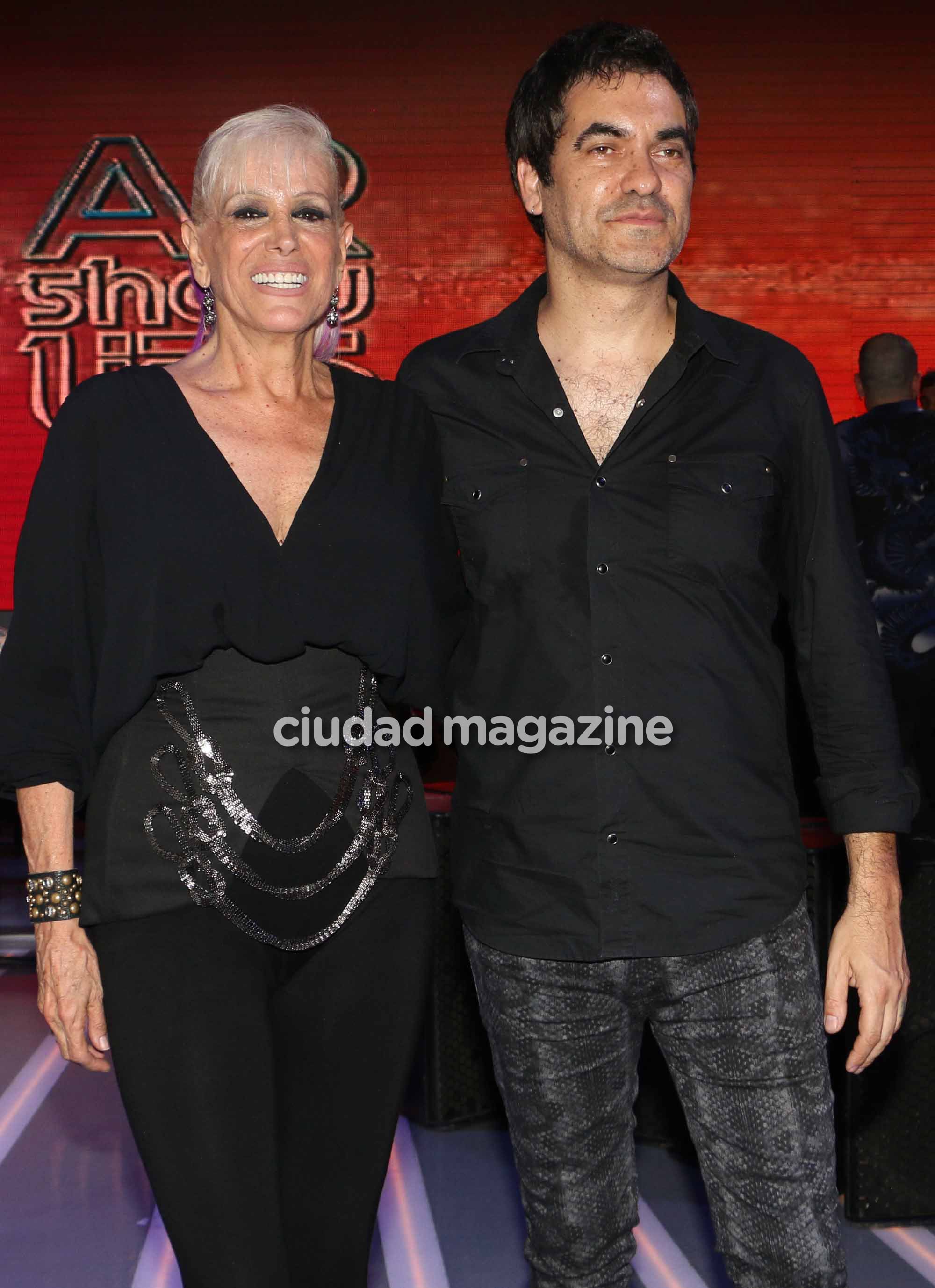 El show de Valeria Lynch con su novio, Mariano Gabriel Martínez y su hija, Tais. Foto: Movilpress