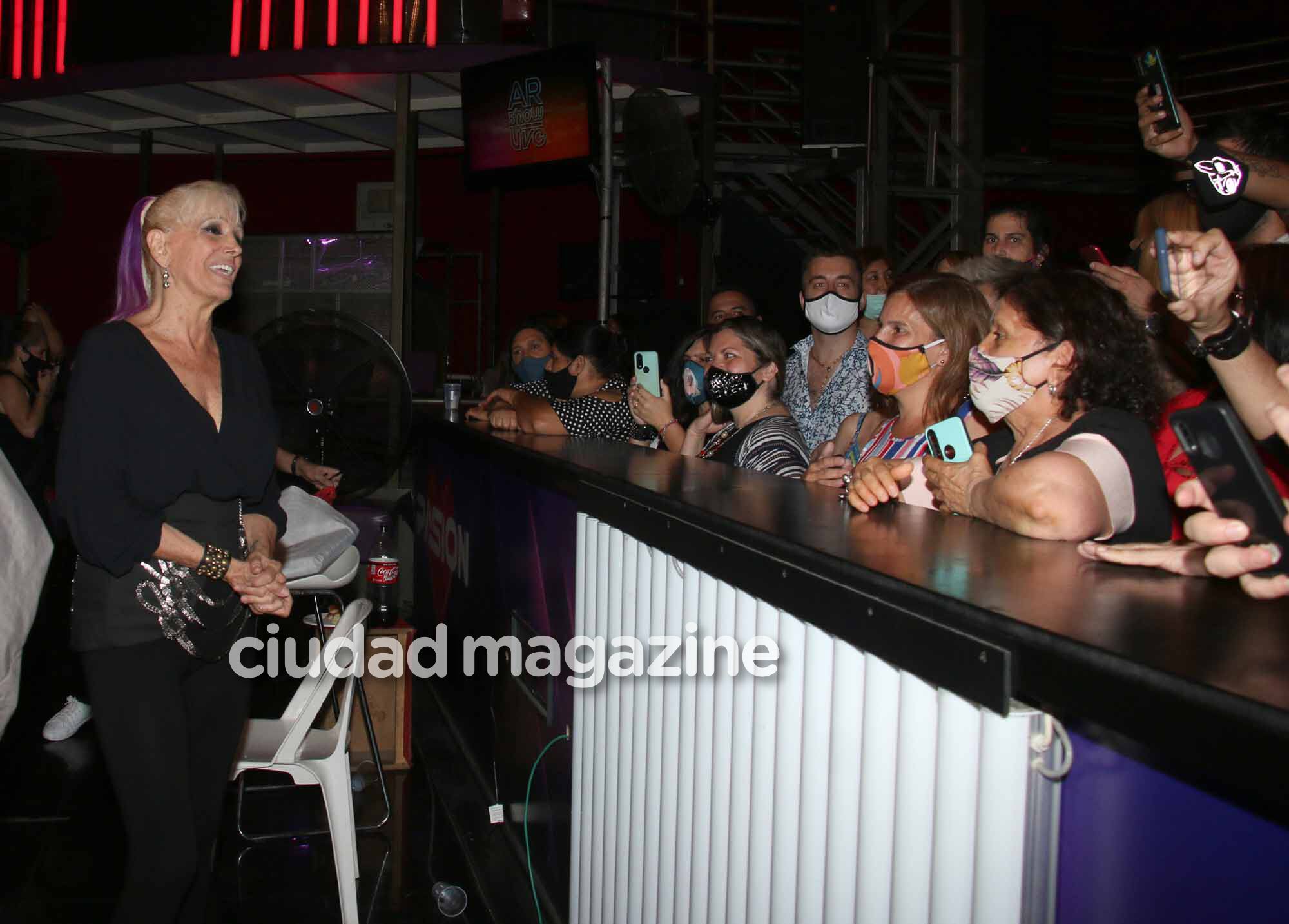 El show de Valeria Lynch con su novio, Mariano Gabriel Martínez y su hija, Tais. Foto: Movilpress