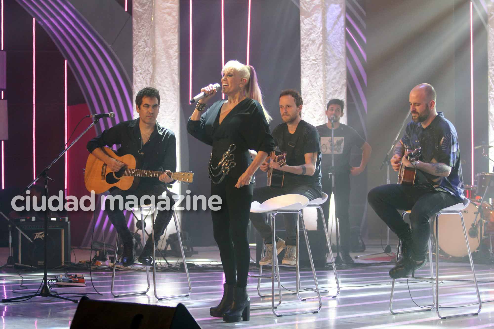 El show de Valeria Lynch con su novio, Mariano Gabriel Martínez y su hija, Tais. Foto: Movilpress