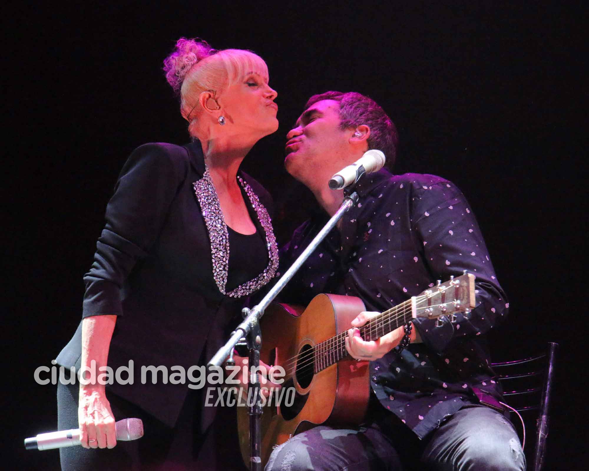 El show de Valeria Lynch y su pareja, Mariano Martínez de Attaque 77. Foto: Movilpress