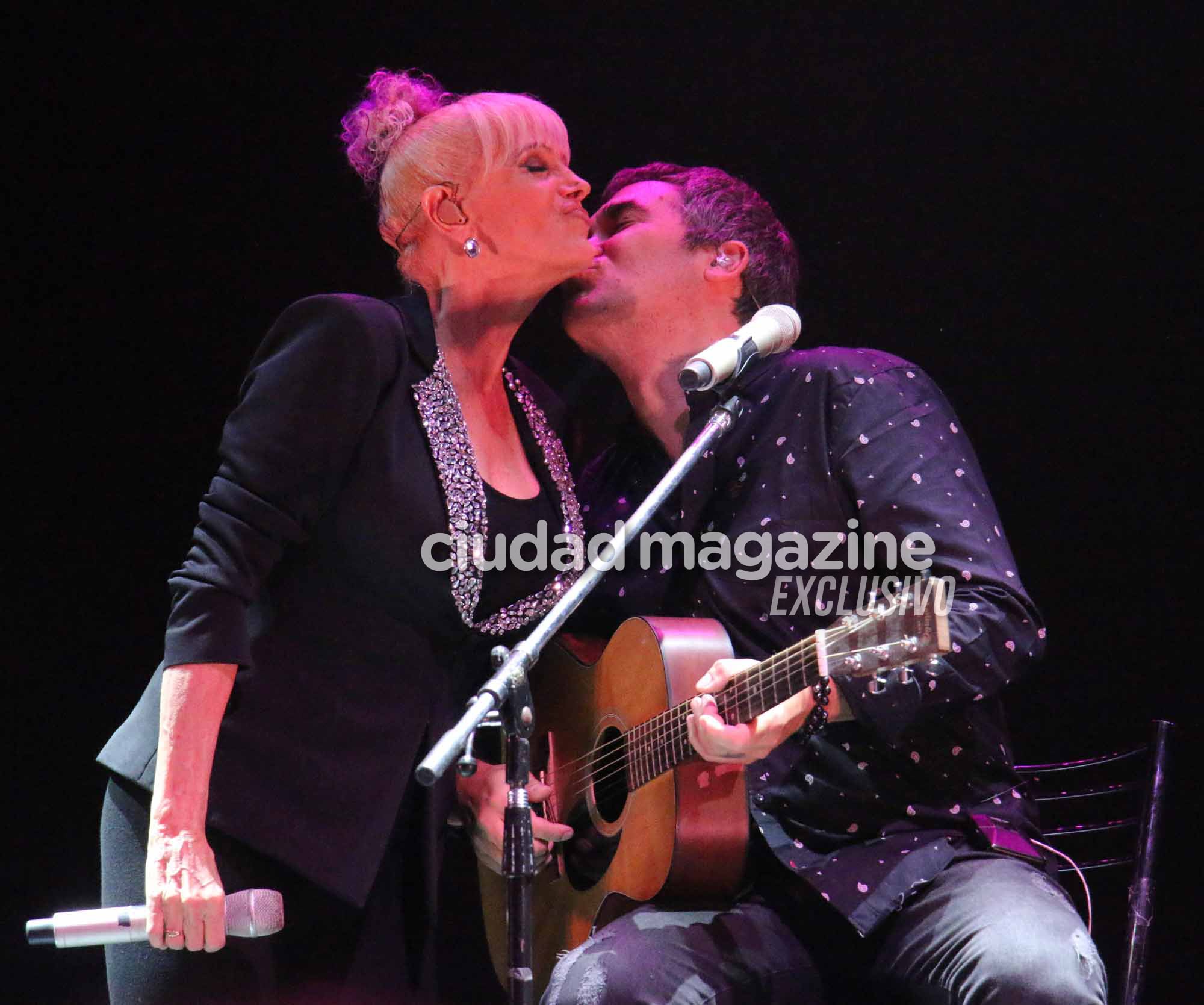 El show de Valeria Lynch y su pareja, Mariano Martínez de Attaque 77. Foto: Movilpress