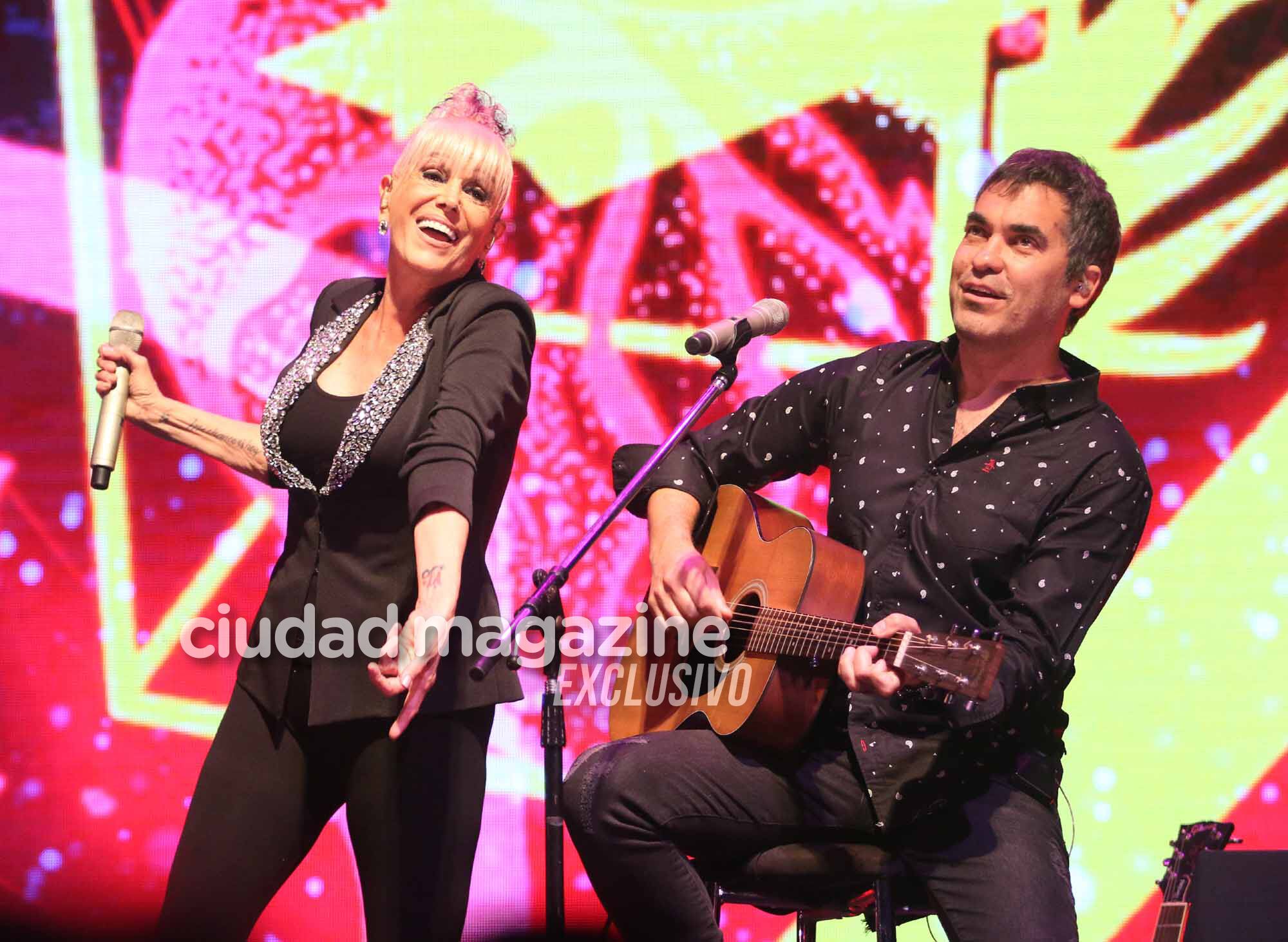 El show de Valeria Lynch y su pareja, Mariano Martínez de Attaque 77. Foto: Movilpress