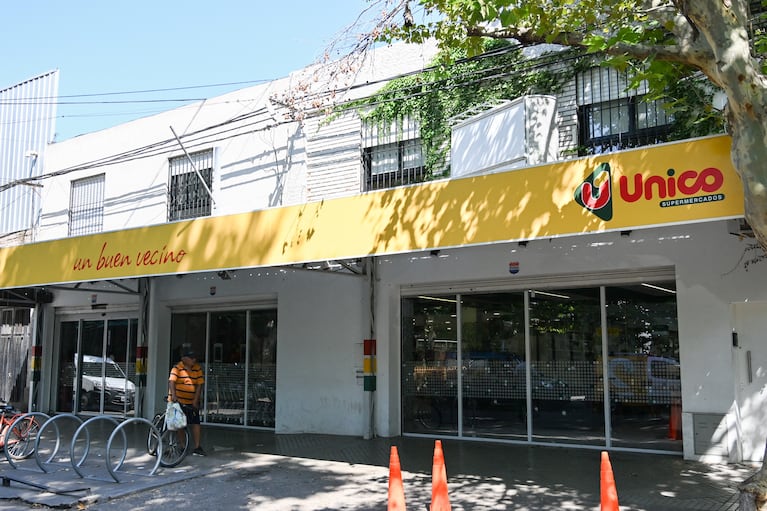 El supermercado de la familia de Antonela Roccuzzo. (Foto: Reuters)