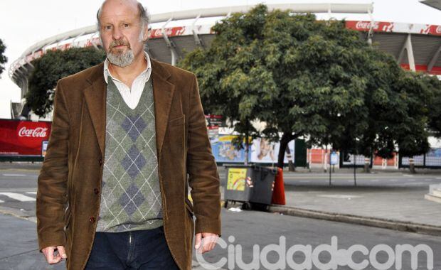 El Tano Pasman en la cancha de River. (Foto: Jennifer Rubio)