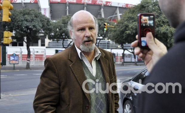 El Tano Pasman en la cancha de River. (Foto: Jennifer Rubio)