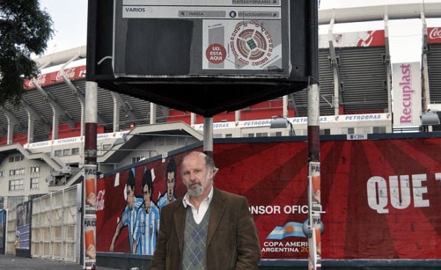 El Tano Pasman en la cancha de River. (Foto: Jennifer Rubio)