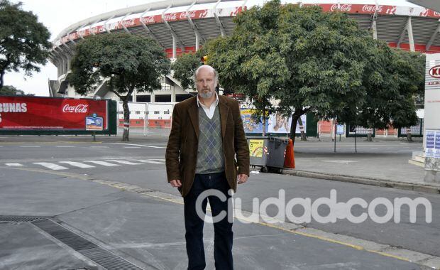 El Tano Pasman en la cancha de River. (Foto: Jennifer Rubio)