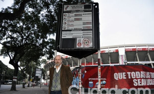 El Tano Pasman en la cancha de River. (Foto: Jennifer Rubio)