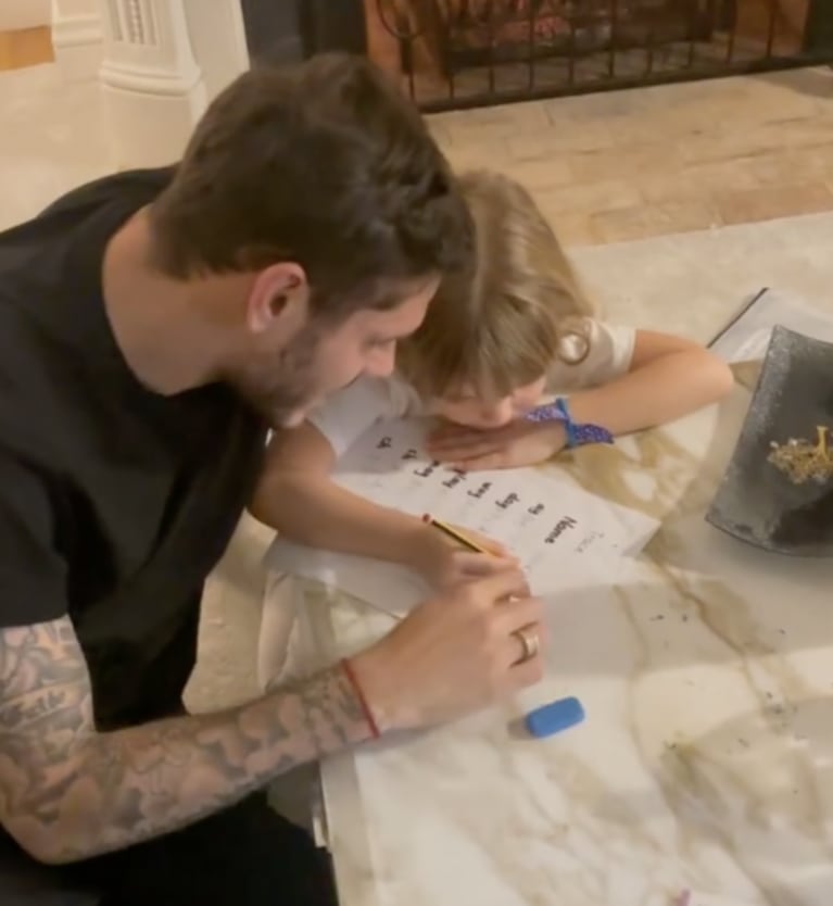 El tierno video de Wanda Nara y Mauro Icardi ayudando a Isabella a hacer la tarea: "Antes de ir a dormir"