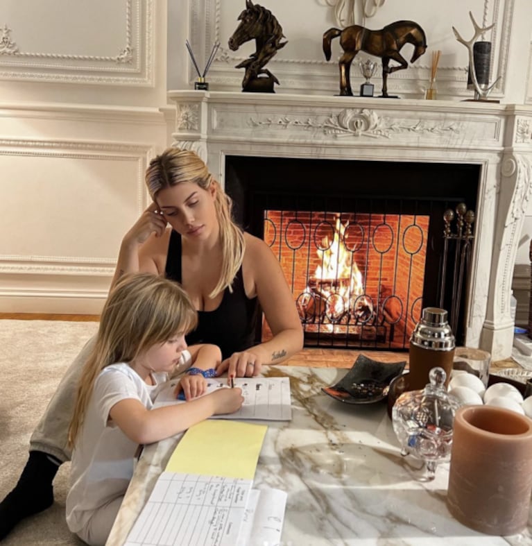 El tierno video de Wanda Nara y Mauro Icardi ayudando a Isabella a hacer la tarea: "Antes de ir a dormir"