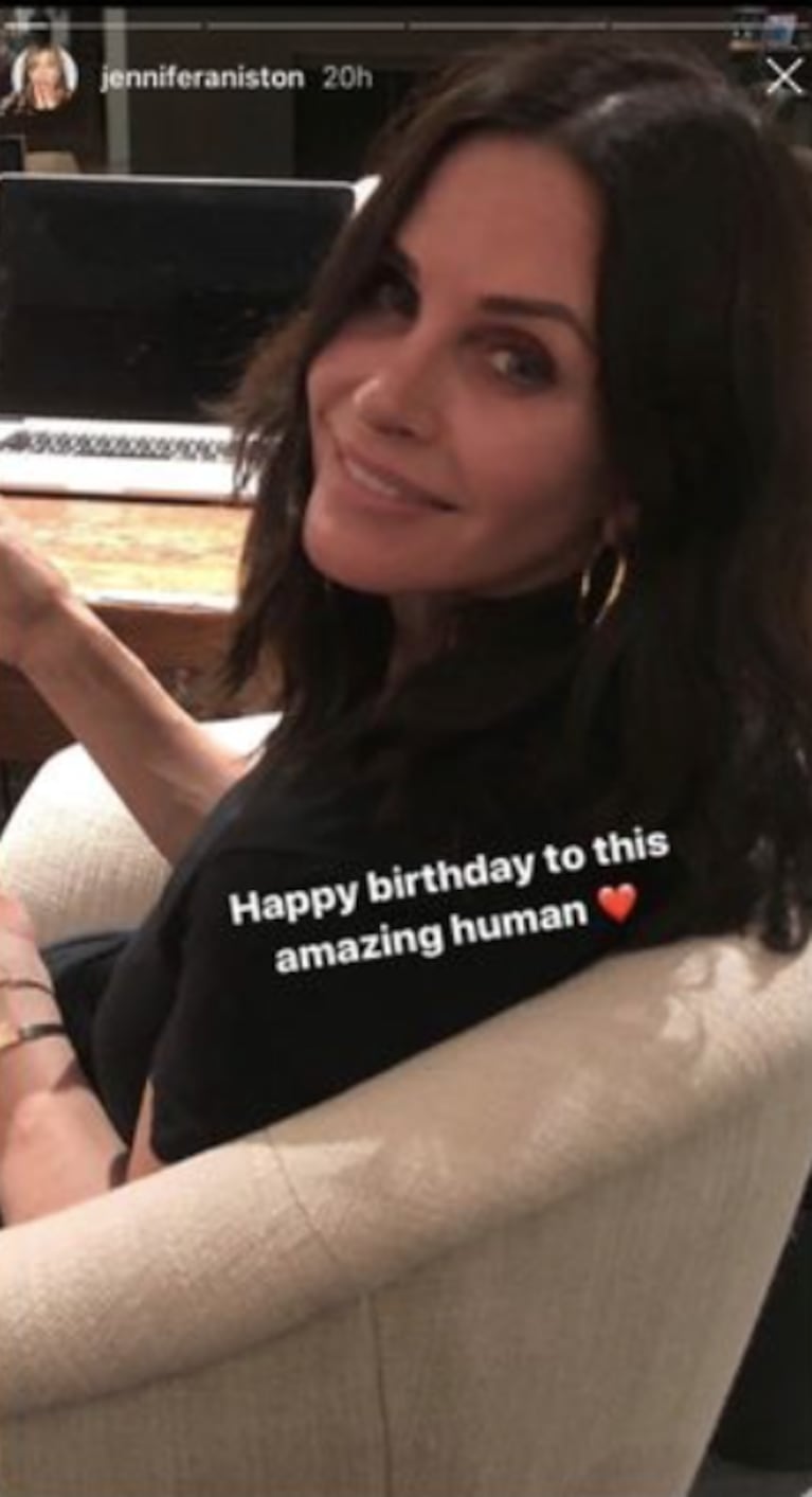 El tierno ¡y atrasado! saludo de cumple que Jennifer Aniston le dedicó a Courteney Cox: "¡Perdón!"