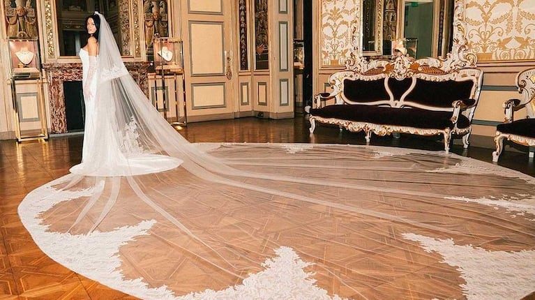 El vestido de novia de Oriana Sabatini en toda su extensión (Foto: Twitter / X)