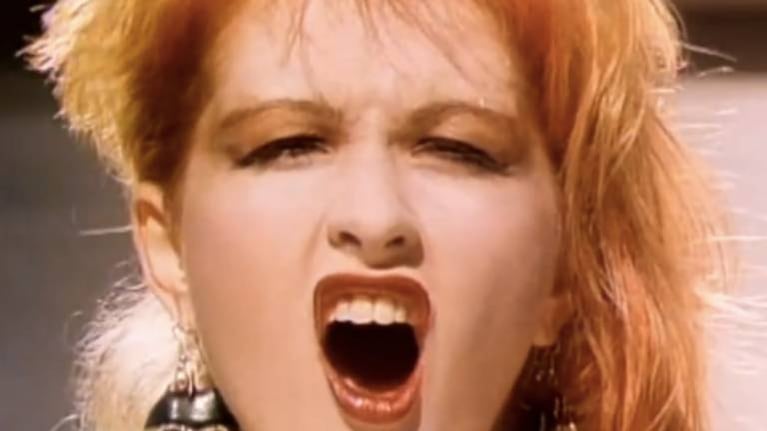 El video de Girls Just Want to Have Fun de Cyndi Lauper se une al club de los mil millones