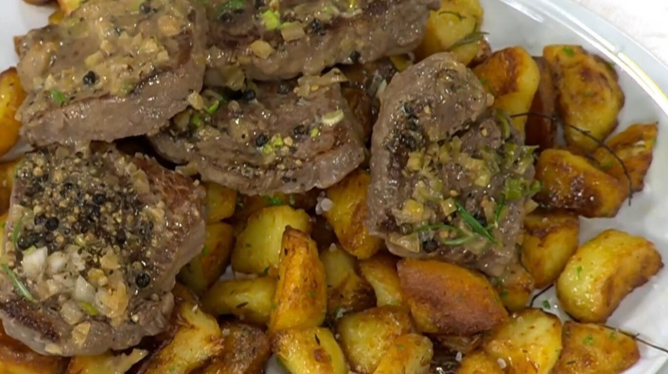 Elegancia en el plato: el paso a paso para un lomo a la pimienta con papas rústicas que deleitan