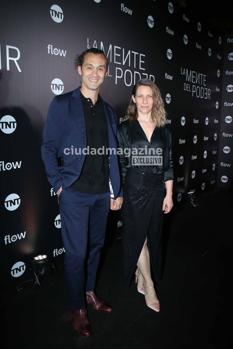 Elena Roger y Mariano Torre en el estreno de La Mente del Poder (Fotos: Movilpress).