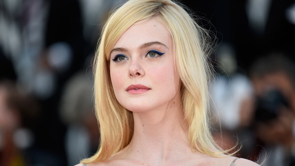 Elle Fanning mira de reojo las redes sociales