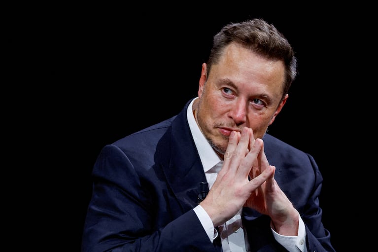 Elon Musk reiteró su intención de implementar una "pequeña tarifa" para los nuevos usuarios de X, quienes deberán abonar una cantidad anual por publicar y participar con los 'me gusta' en la plataforma. 






