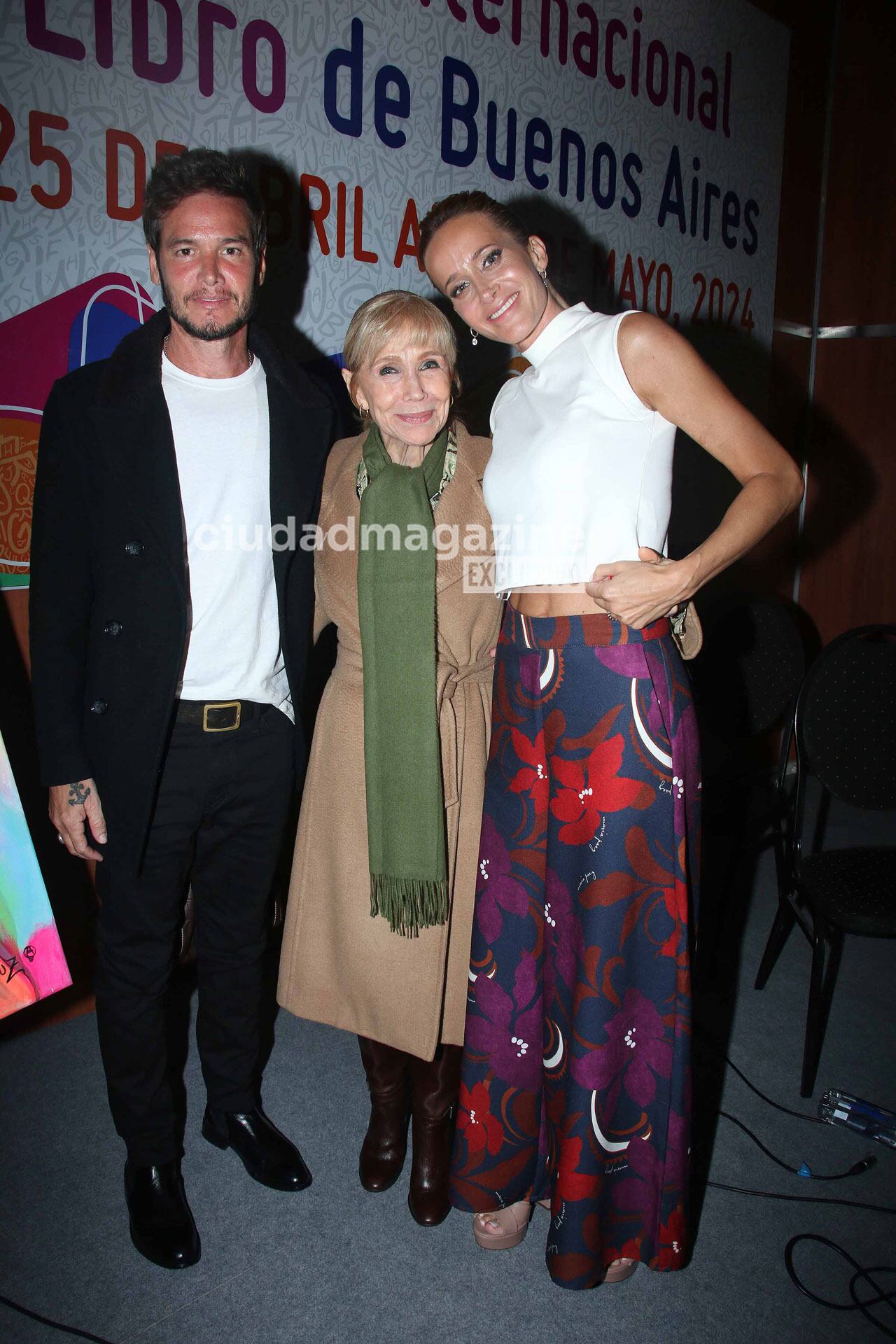 Emanuel Ortega, Evangelina Salazar y Julieta Prandi en la Feria del Libro. (Foto: Movilpress)