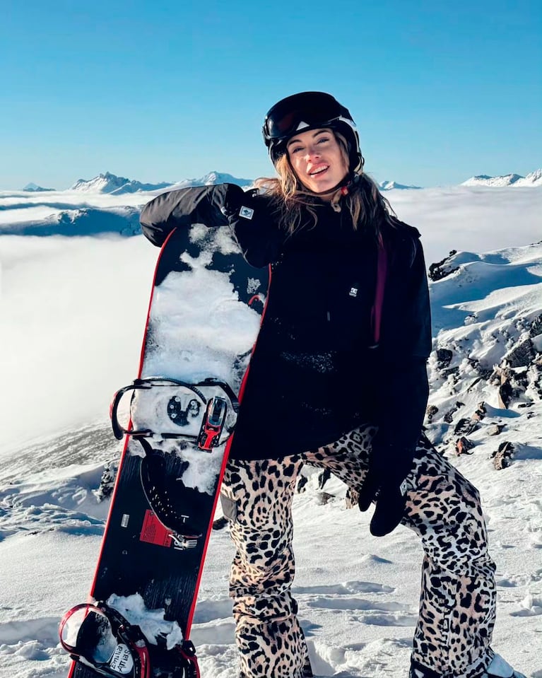 Emilia Attias en la campaña publicitaria en la nieve