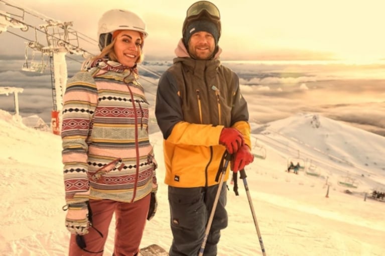 Emilia Attias y Nico Riera disfrutaron de la nieve en el Cerro Catedral