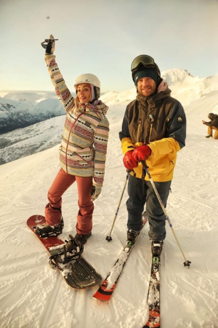 Emilia Attias y Nico Riera disfrutaron de la nieve en el Cerro Catedral