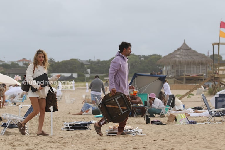 Emilia Attias y su novio, Guillermo Freire en Punta del Este (Fotos: RS Fotos).