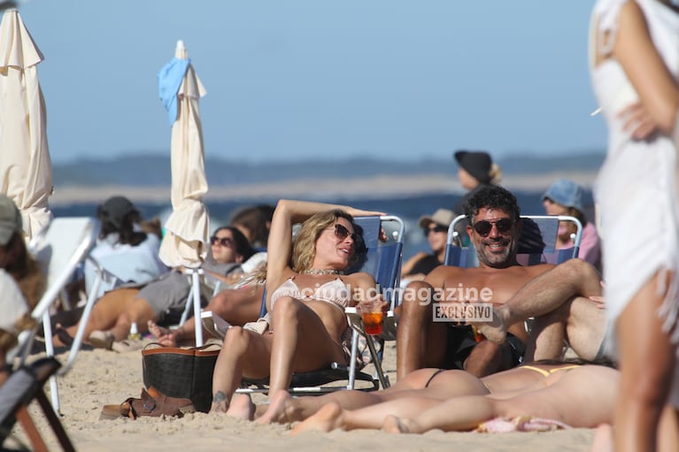 Emilia Attias y su novio, Guillermo Freire en Punta del Este (Fotos: RS Fotos).