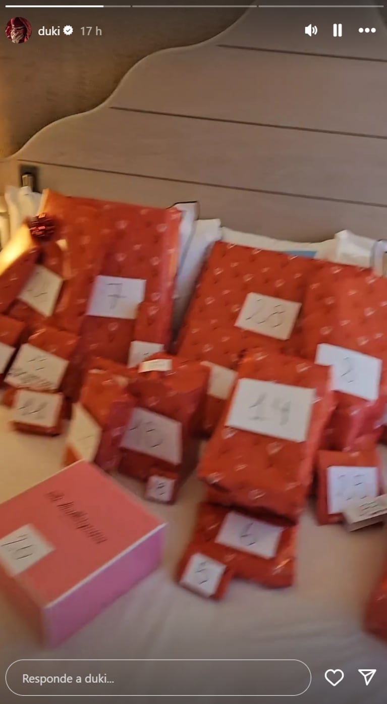 Emilia le compró a Duki casi 30 regalos por su cumpleaños.