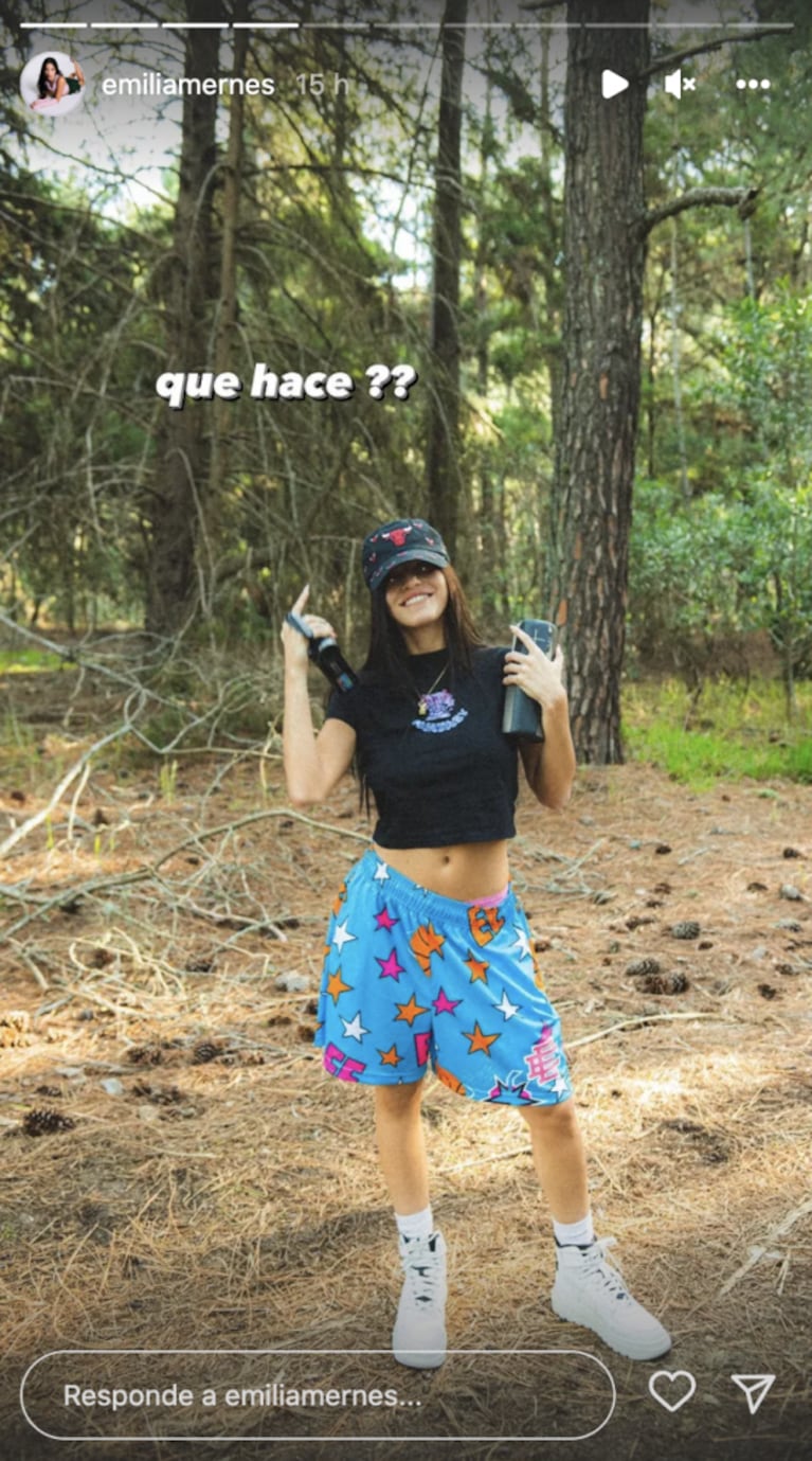 Emilia Mernes lució un original outfit con las prendas de Duki: "Cuando le usás la ropa a tu novio"