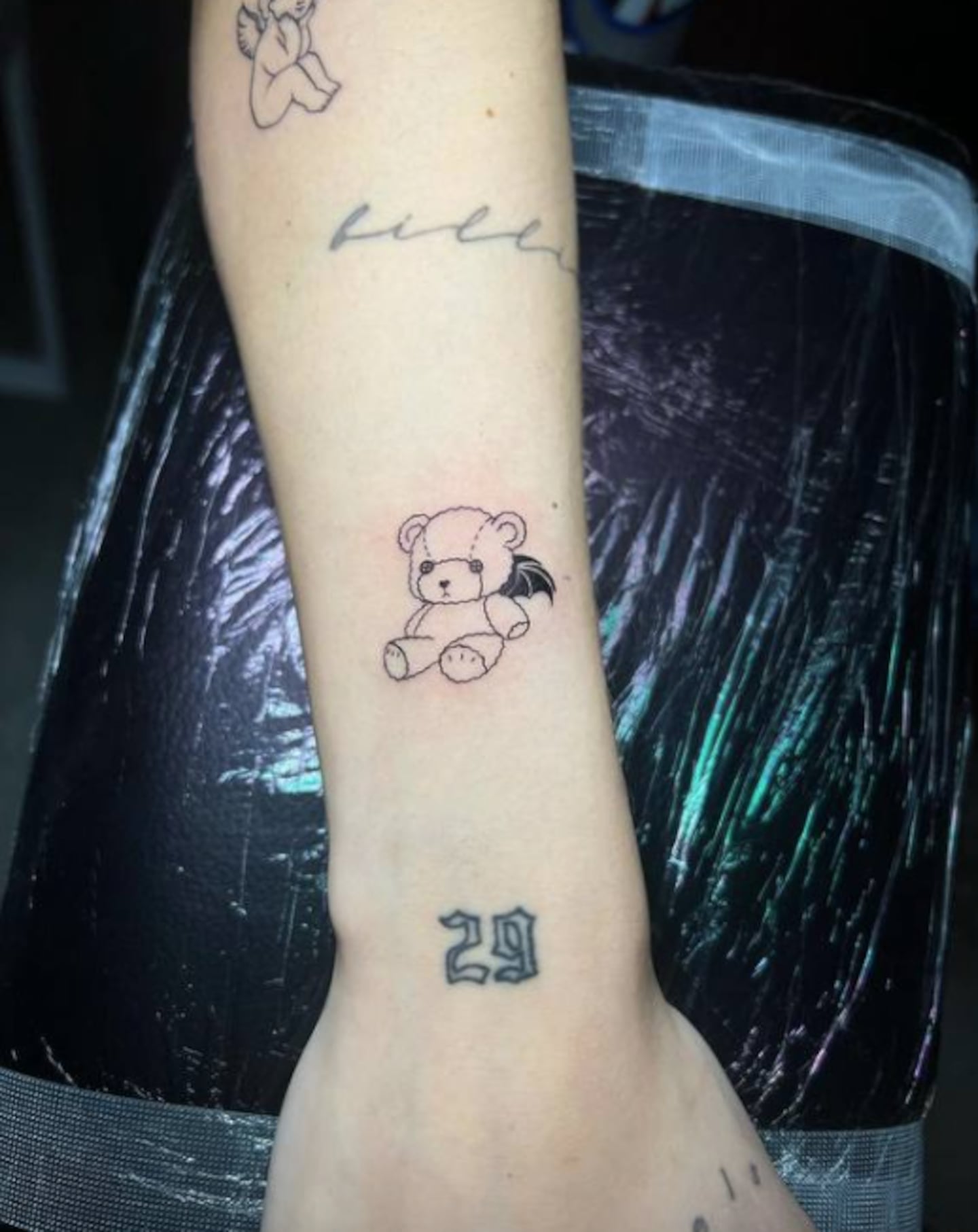 Emilia Mernes se tatuó un significativo diseño en el antebrazo en Los  Ángeles: 