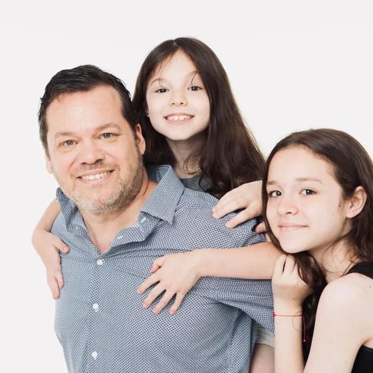 Emiliano Kaczka con sus hijas. (Foto: Instagram/emilianokaczka)