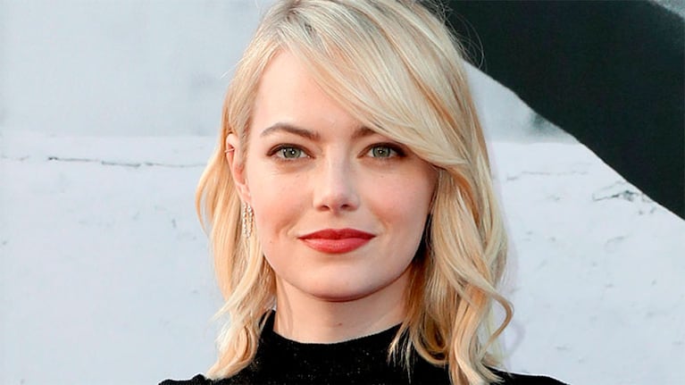 Emma Stone se luce como cortesana en Venecia