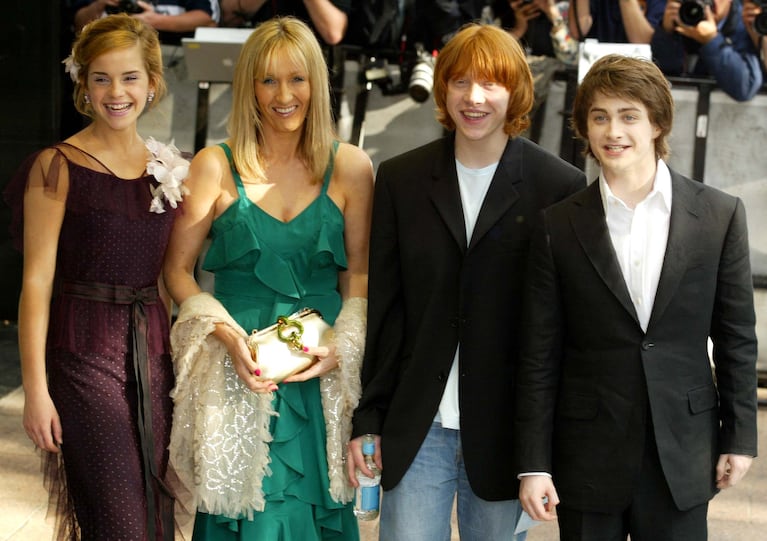 Emma Watson, J. K. Rowling, Rupert Grint y Daniel Radcliffe durante el estreno de "Harry Potter y el prisionero de Azkaban". (Foto: AFP/Carl de Souza)