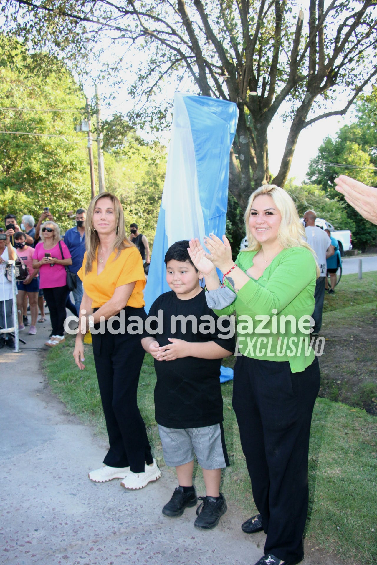 Emotivo homenaje de Veronica Ojeda y Dieguito a Maradona en el día que cumpliría 61 años (Foto: Movilpress)