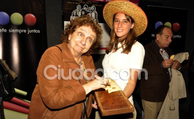 Empanadas en el reestreno de Esperando la carroza. (Foto: Jennifer Rubio)