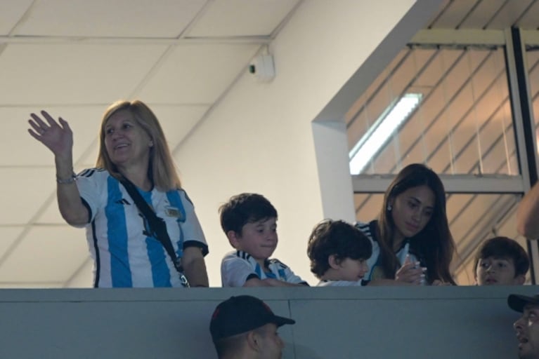 En fotos, Antonela Roccuzzo en la fiesta de los campeones del mundo con Thiago, Mateo y Ciro Messi 