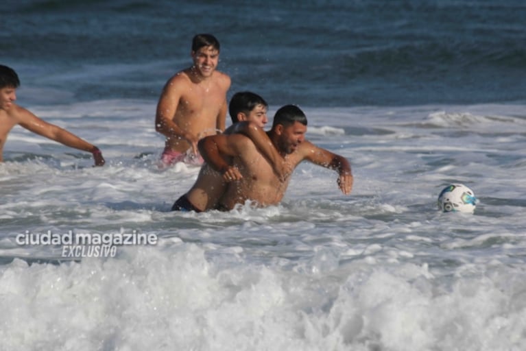 En fotos, las vacaciones del Kun Agüero su hijo Benjamín y Sofía Calzetti en Punta del Este